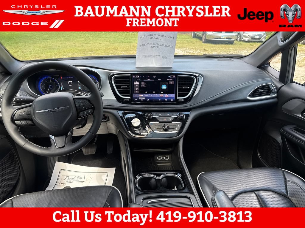 Used 2025 Chrysler Pacifica Limited FWD image 12