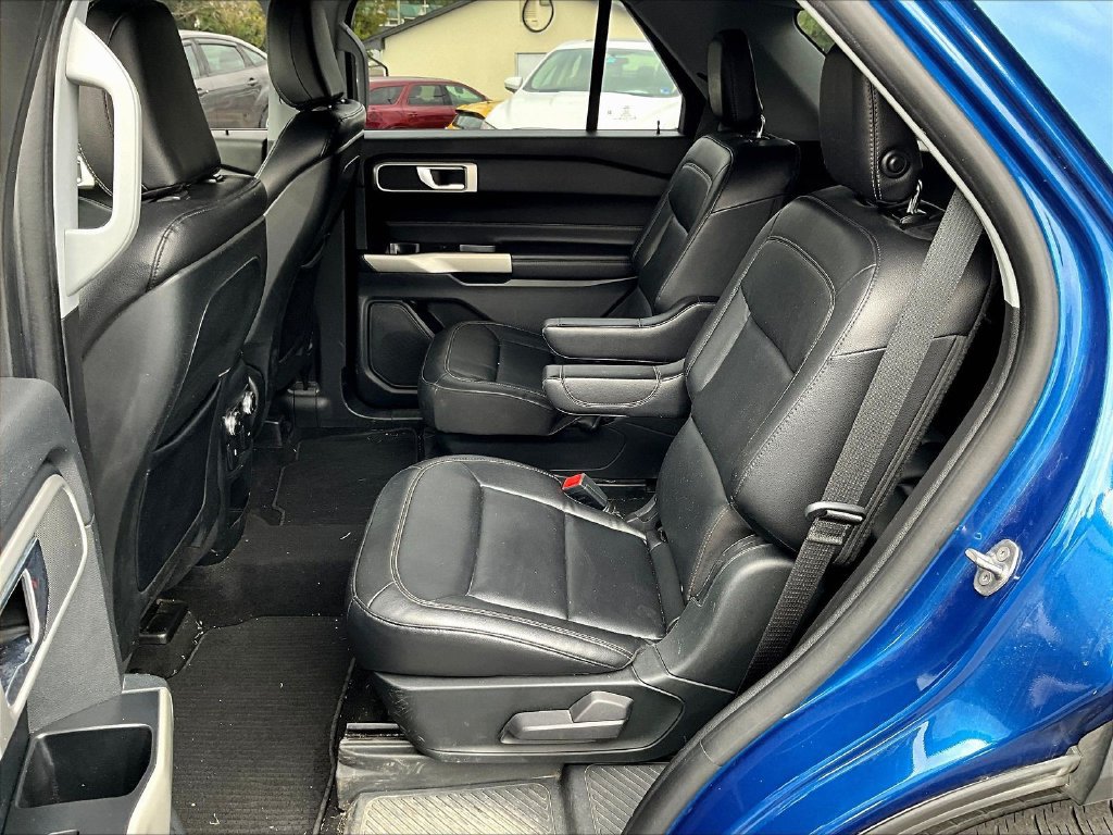 Used 2020 Ford Explorer XLT w/ Equipment Group 202A AWD/4WD image 6