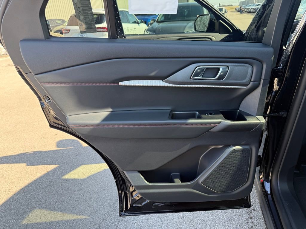 New 2026 Ford Explorer ST-Line w/ ST-Line Street Pack image 12
