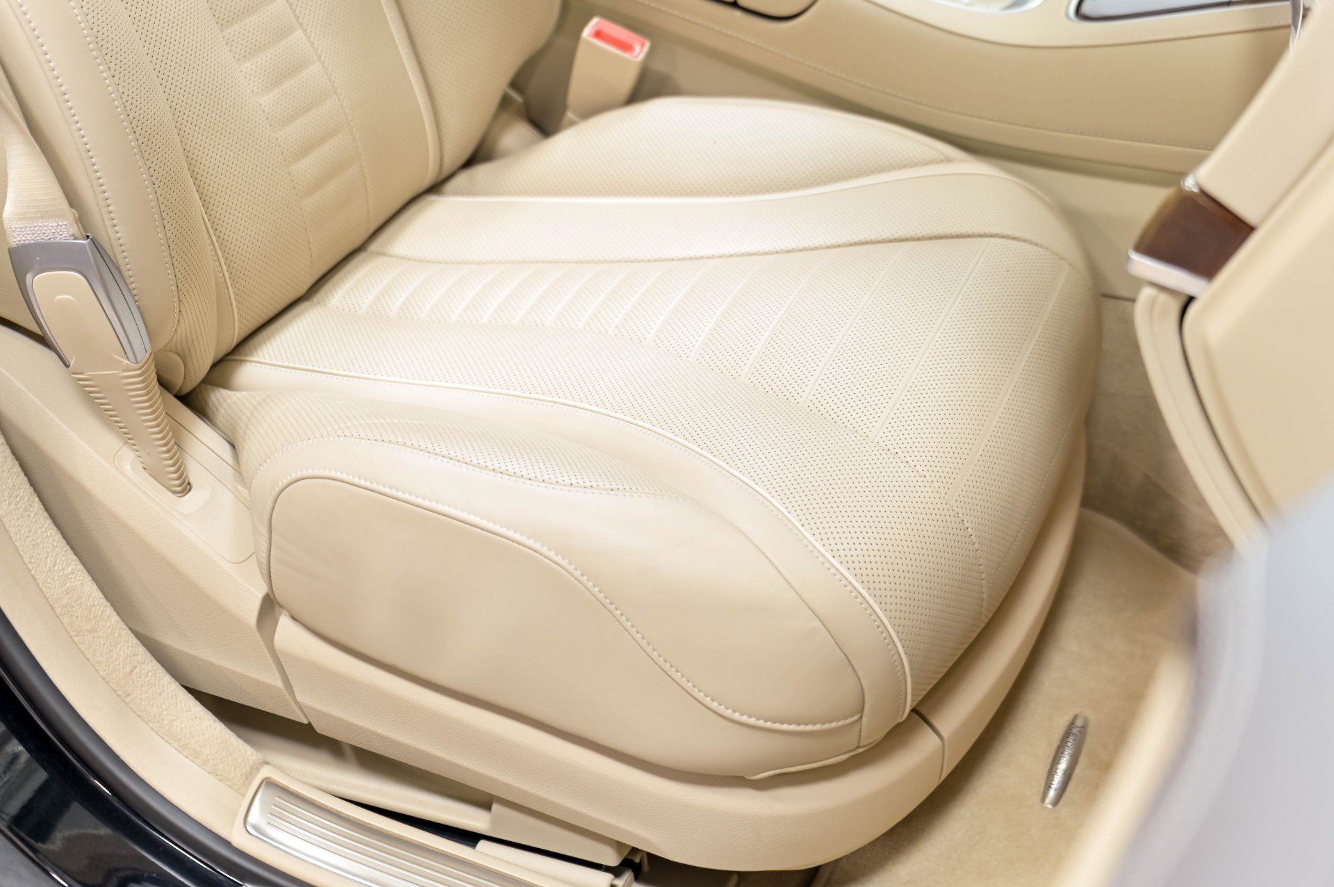 Used 2016 Mercedes-Benz S 550 4MATIC Sedan image 24