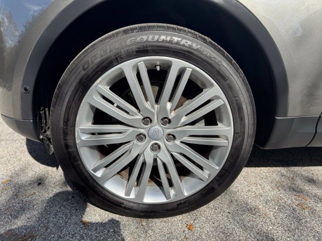 Used 2017 Land Rover Discovery First Edition AWD/4WD image 2