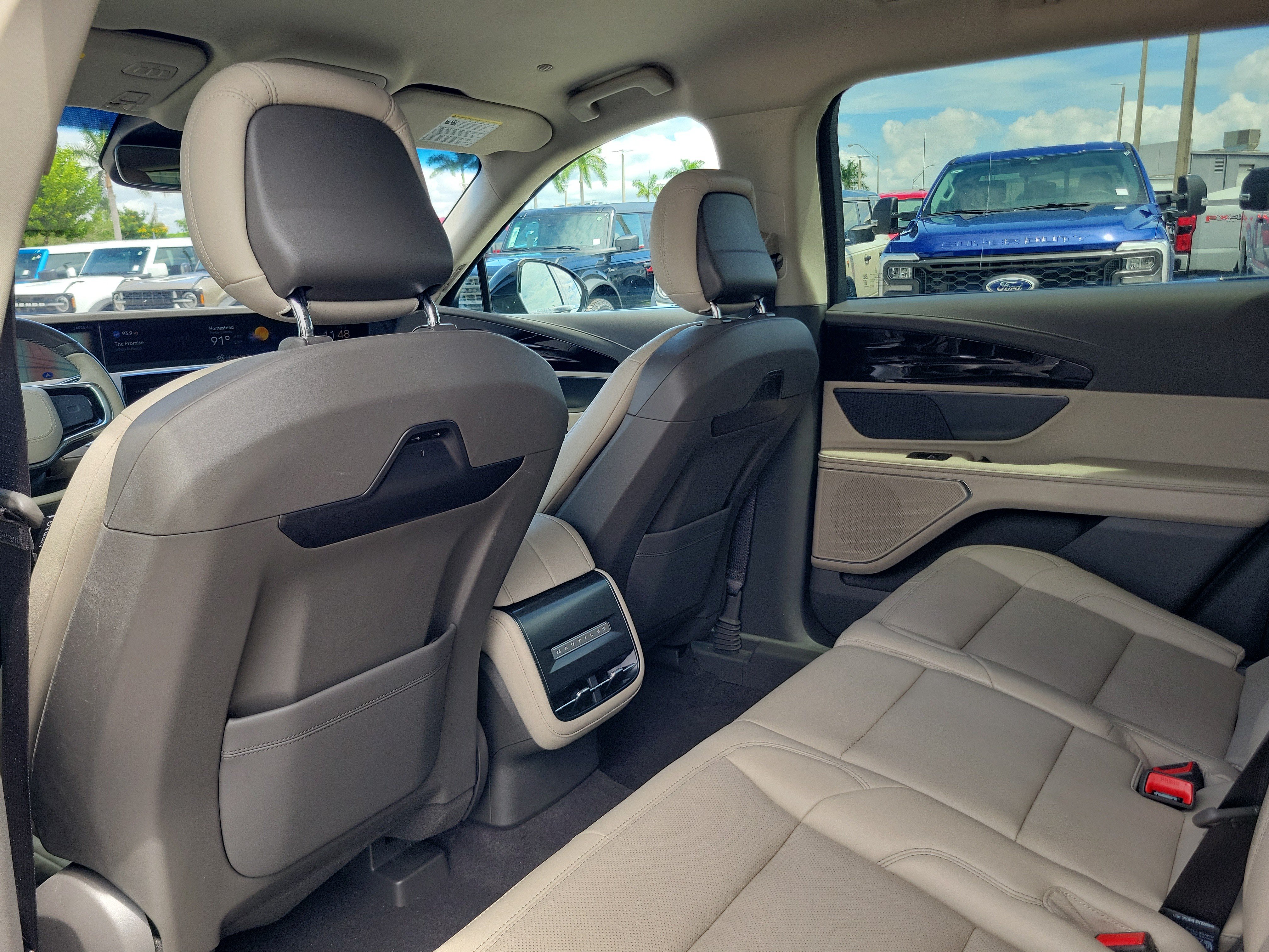 Used 2024 Lincoln Nautilus Premier AWD/4WD image 15