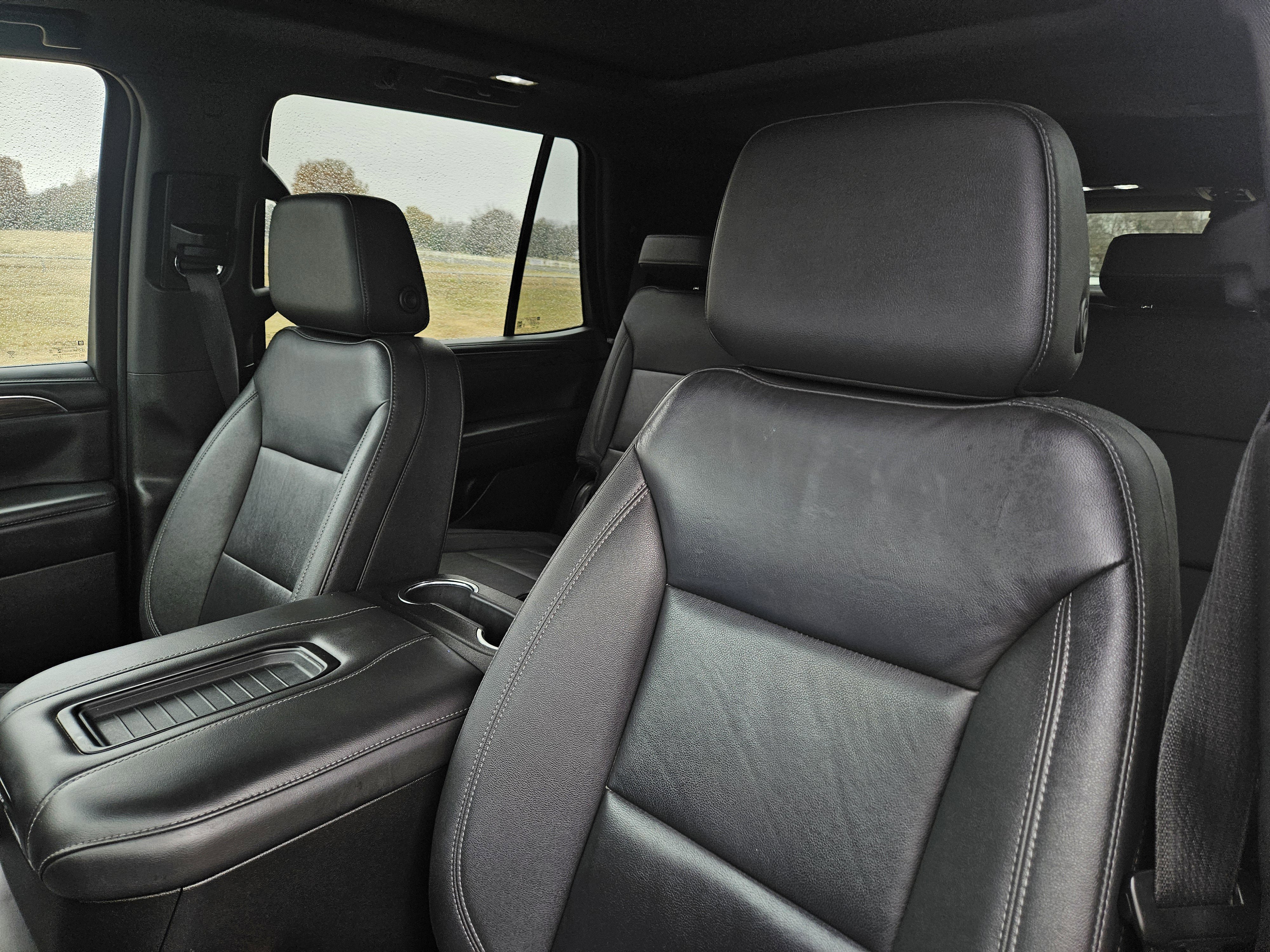 Used 2022 Chevrolet Tahoe Z71 w/ Luxury Package AWD/4WD image 12