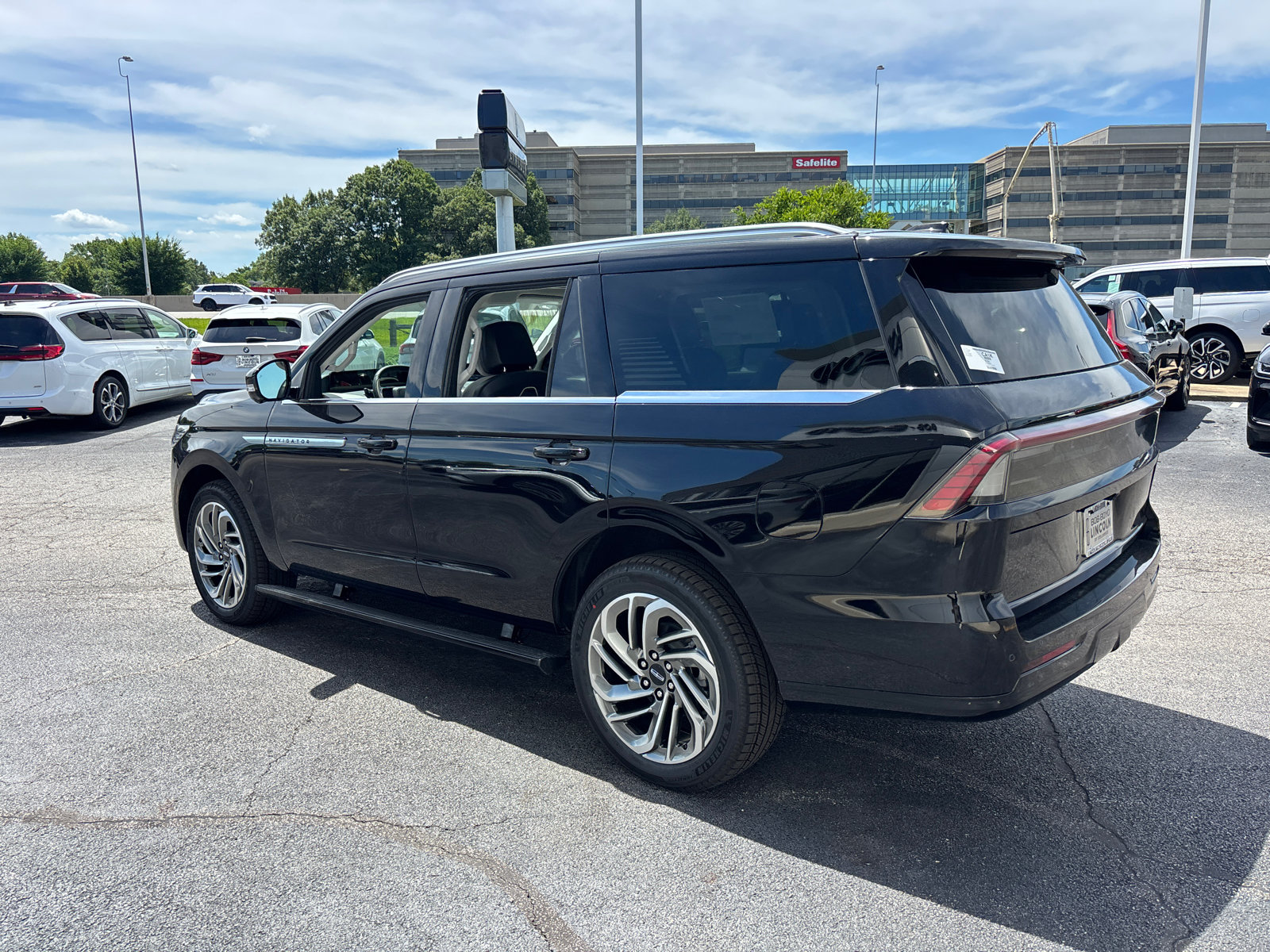 New 2026 Lincoln Navigator Reserve AWD/4WD image 5