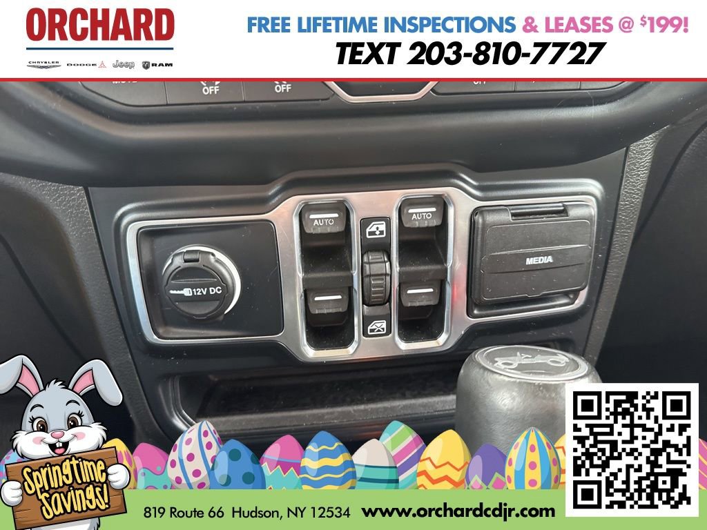 Used 2019 Jeep Wrangler Unlimited Sahara w/ Dual Top Group AWD/4WD image 35