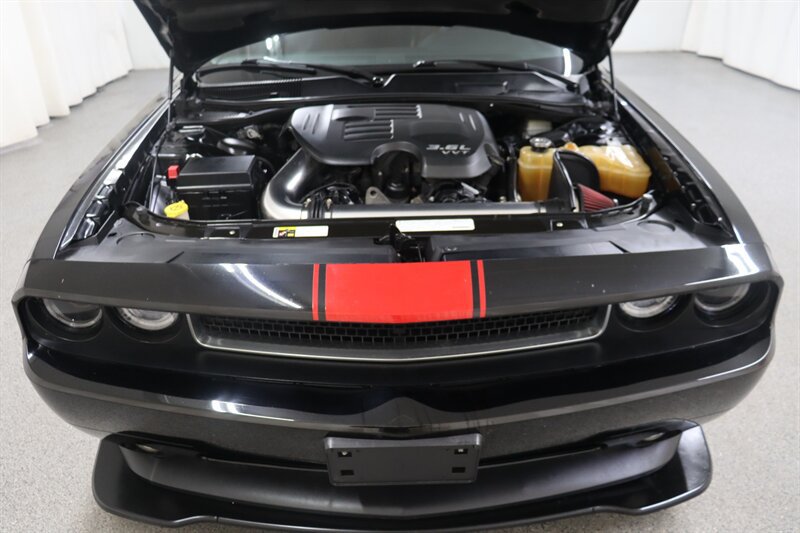 Used 2012 Dodge Challenger SXT RWD image 27