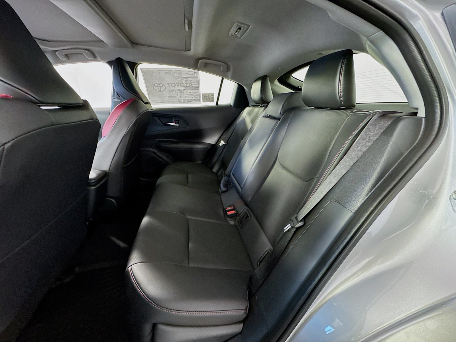 Used 2025 Toyota Prius Plug-In Hybrid FWD image 11
