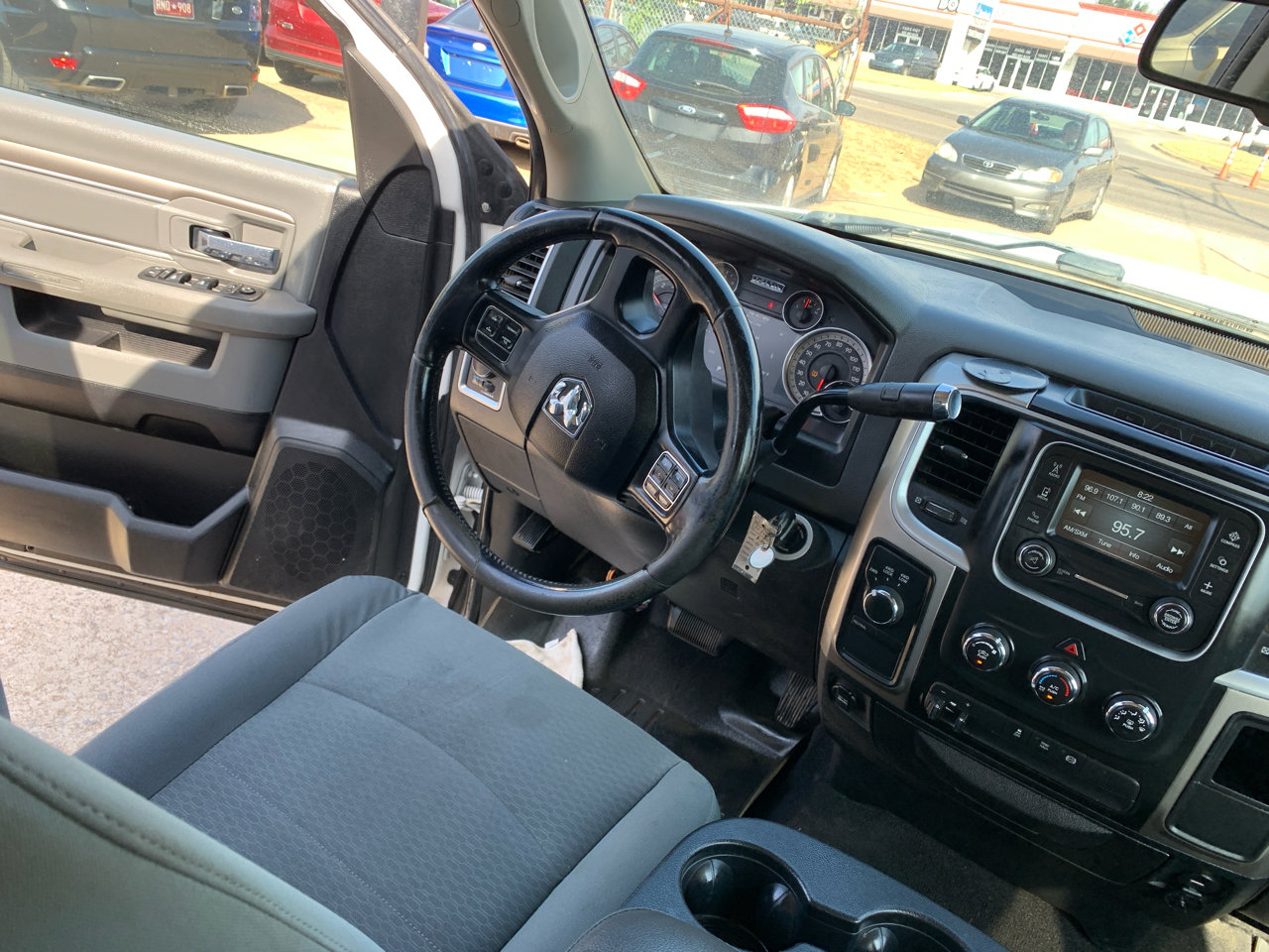 Used 2018 RAM 2500 SLT w/ Luxury Group image 31