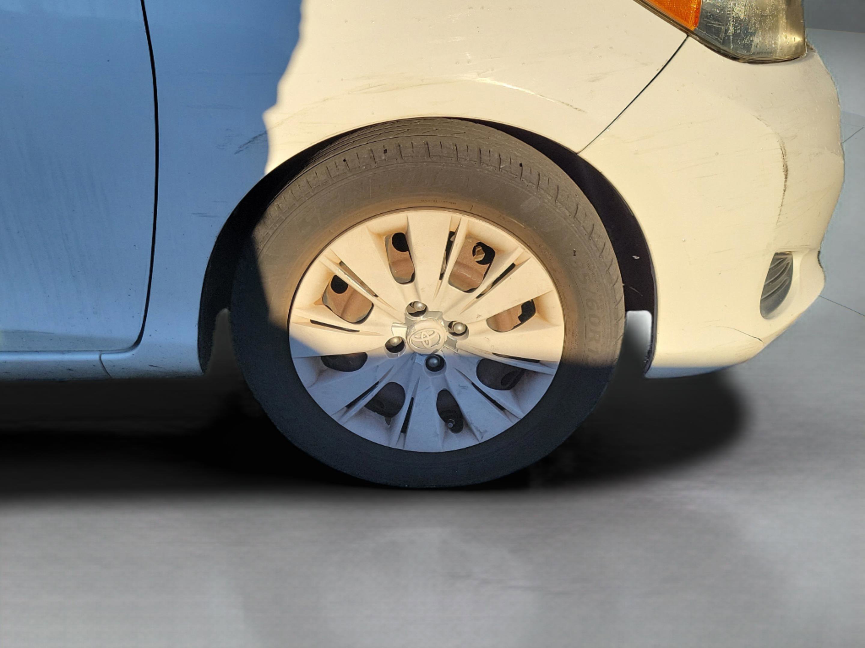 Used 2014 Toyota Yaris L FWD image 28