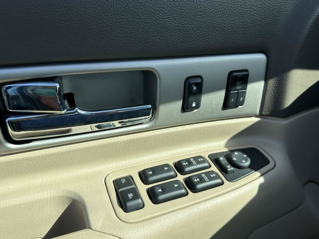 Used 2005 Lincoln LS RWD image 26