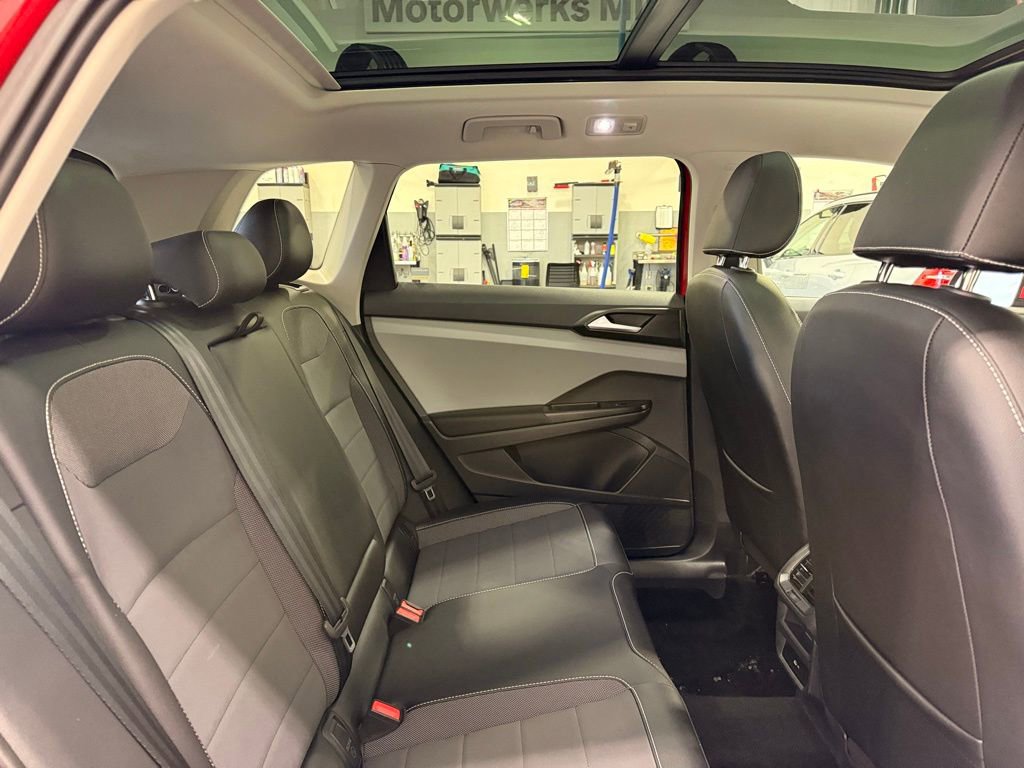 Used 2023 Volkswagen Taos SE w/ Panoramic Sunroof Package image 27