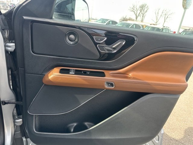 Used 2023 Lincoln Aviator Reserve w/ Equipment Group 201A image 12