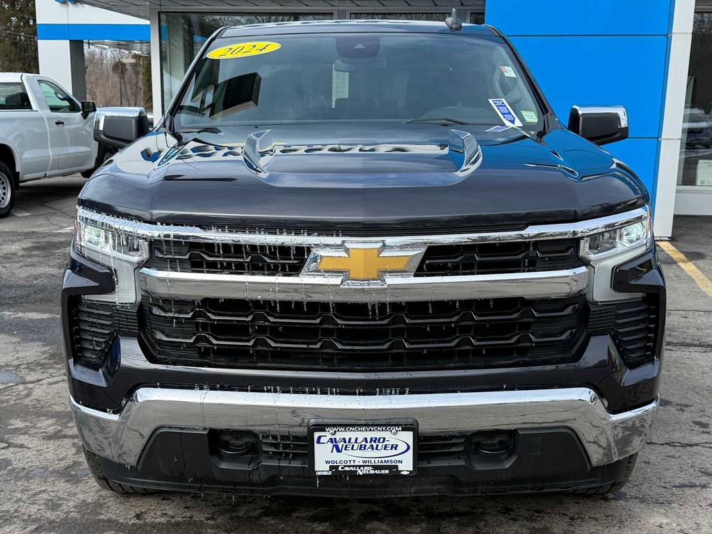 Used 2024 Chevrolet Silverado 1500 LT image 2