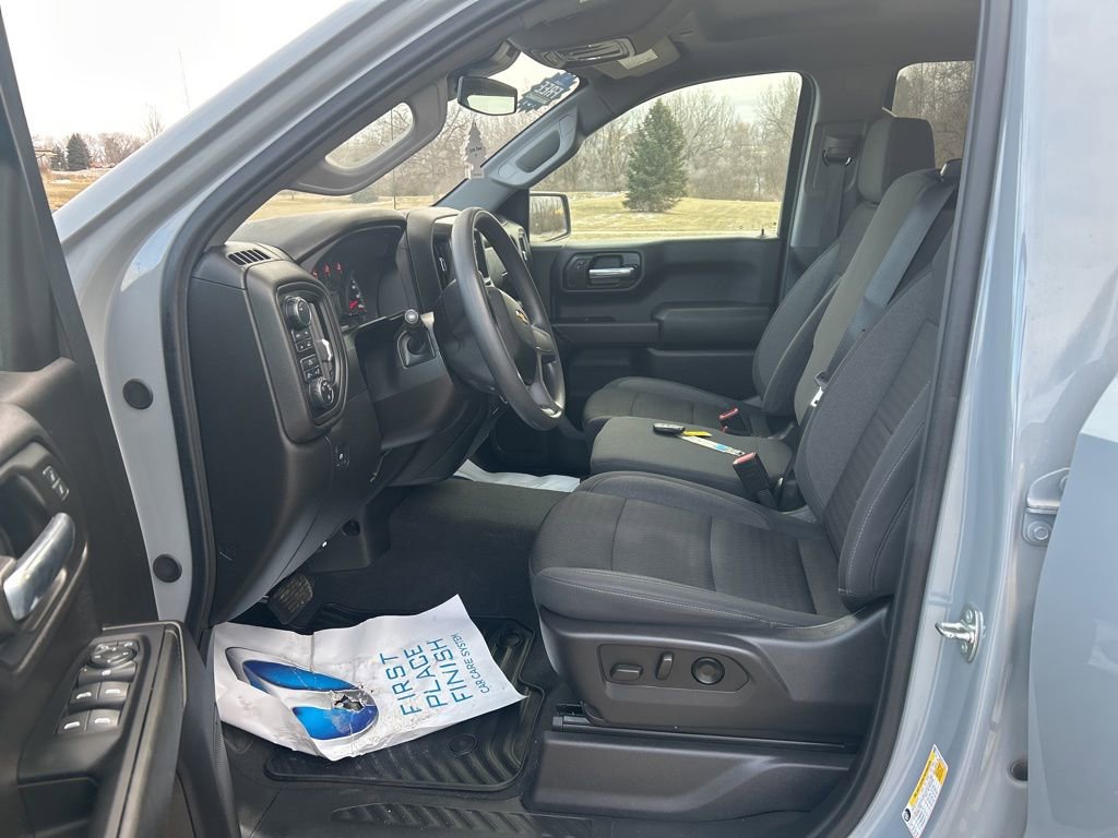 Used 2024 Chevrolet Silverado 1500 Custom w/ Turbomax Blackout Package image 20