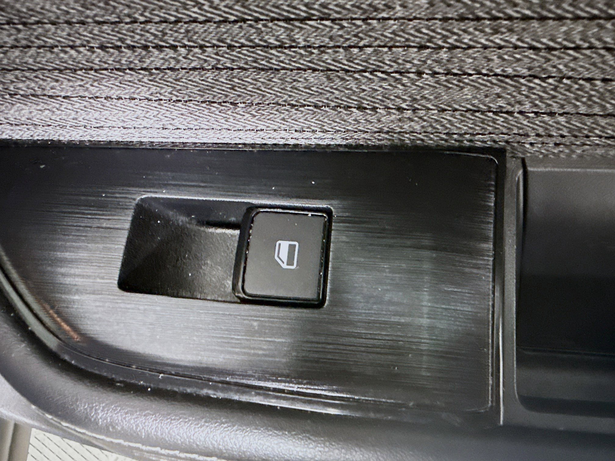 Used 2023 Nissan Rogue SV image 31