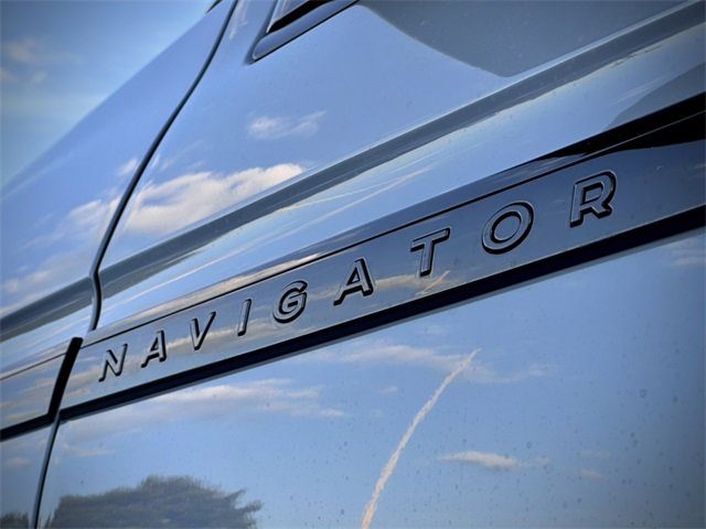 New 2025 Lincoln Navigator Reserve image 12