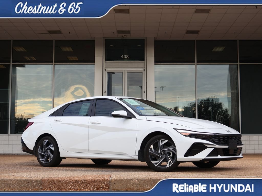 Certified 2025 Hyundai Elantra Limited FWD image 2