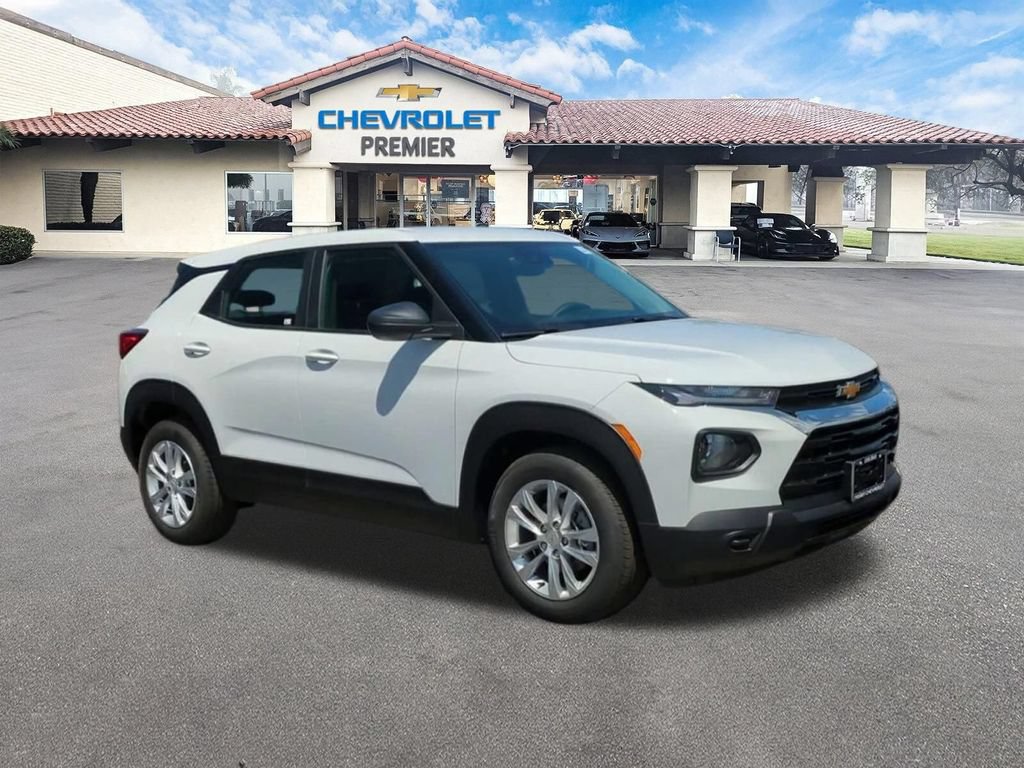 Used 2023 Chevrolet TrailBlazer LS FWD image 2