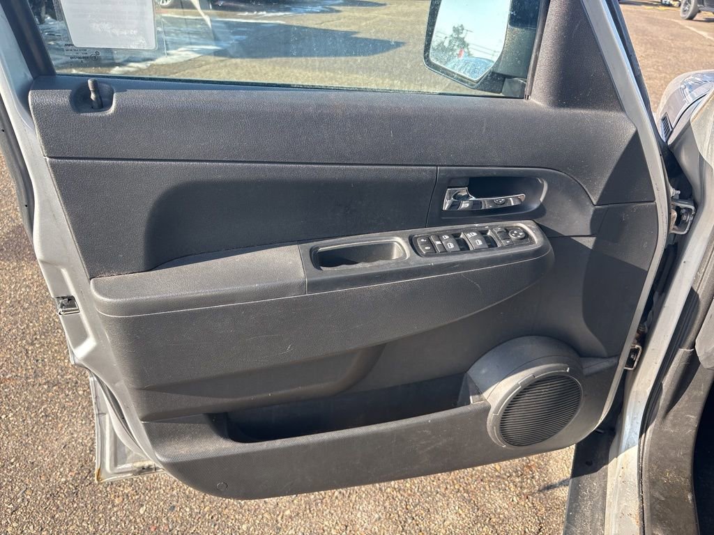 Used 2010 Jeep Liberty Sport w/ Popular Equipment Group image 13