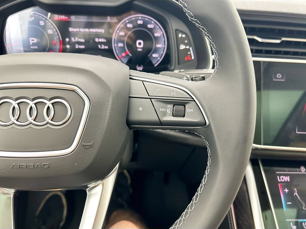 Used 2026 Audi Q7 2.0T Premium Plus w/ Premium Plus Package AWD/4WD image 12