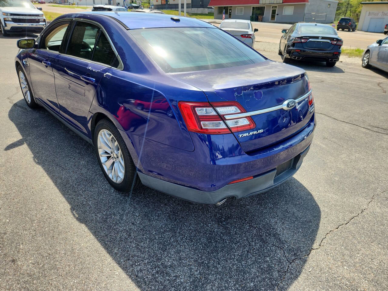 Used 2013 Ford Taurus Limited FWD image 5
