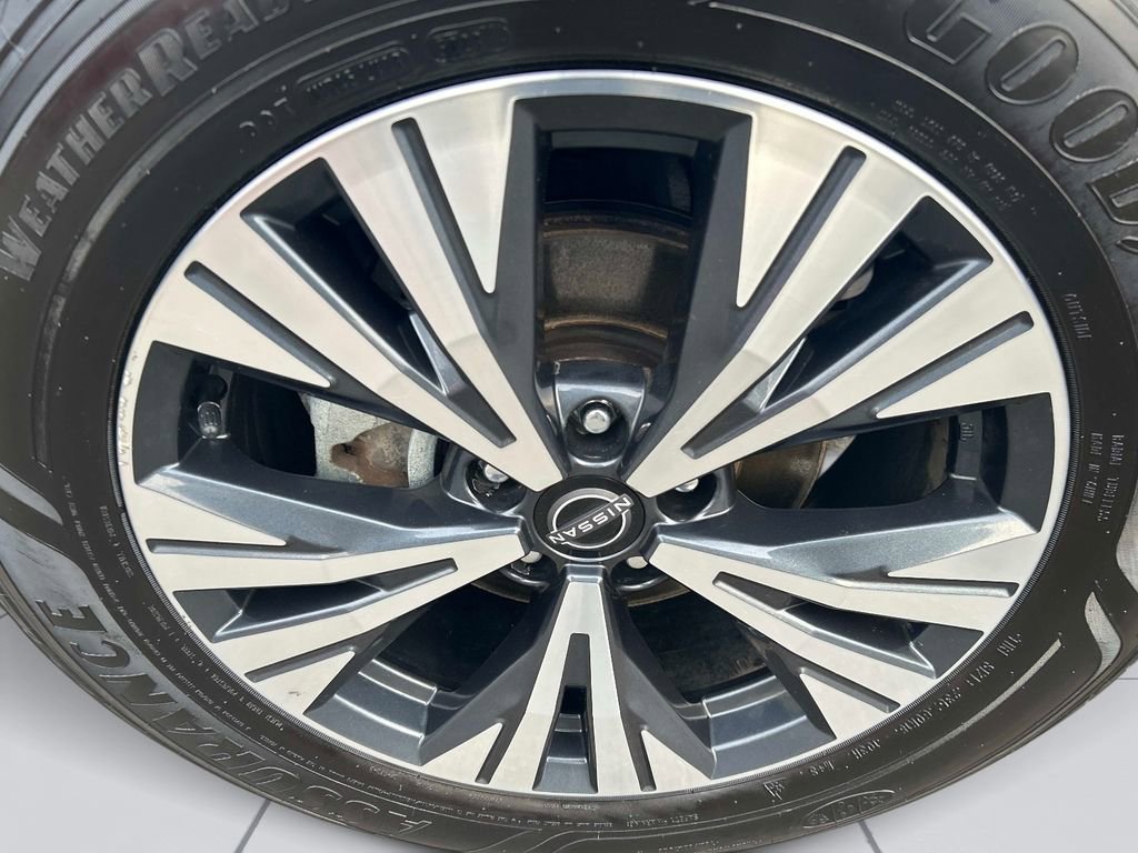 Used 2022 Nissan Rogue SV image 9