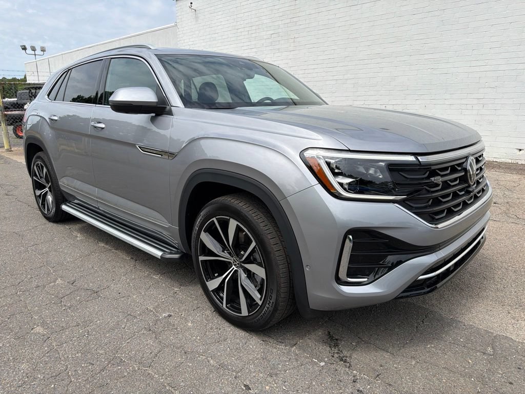 Used 2025 Volkswagen Atlas Cross Sport SEL Premium R-Line AWD/4WD image 8