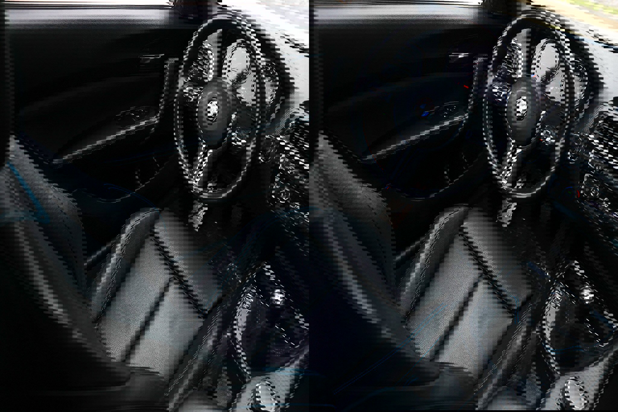 Used 2018 BMW M2 image 24