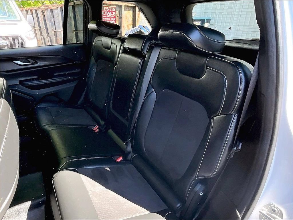 Used 2023 Jeep Grand Cherokee Altitude AWD/4WD image 14