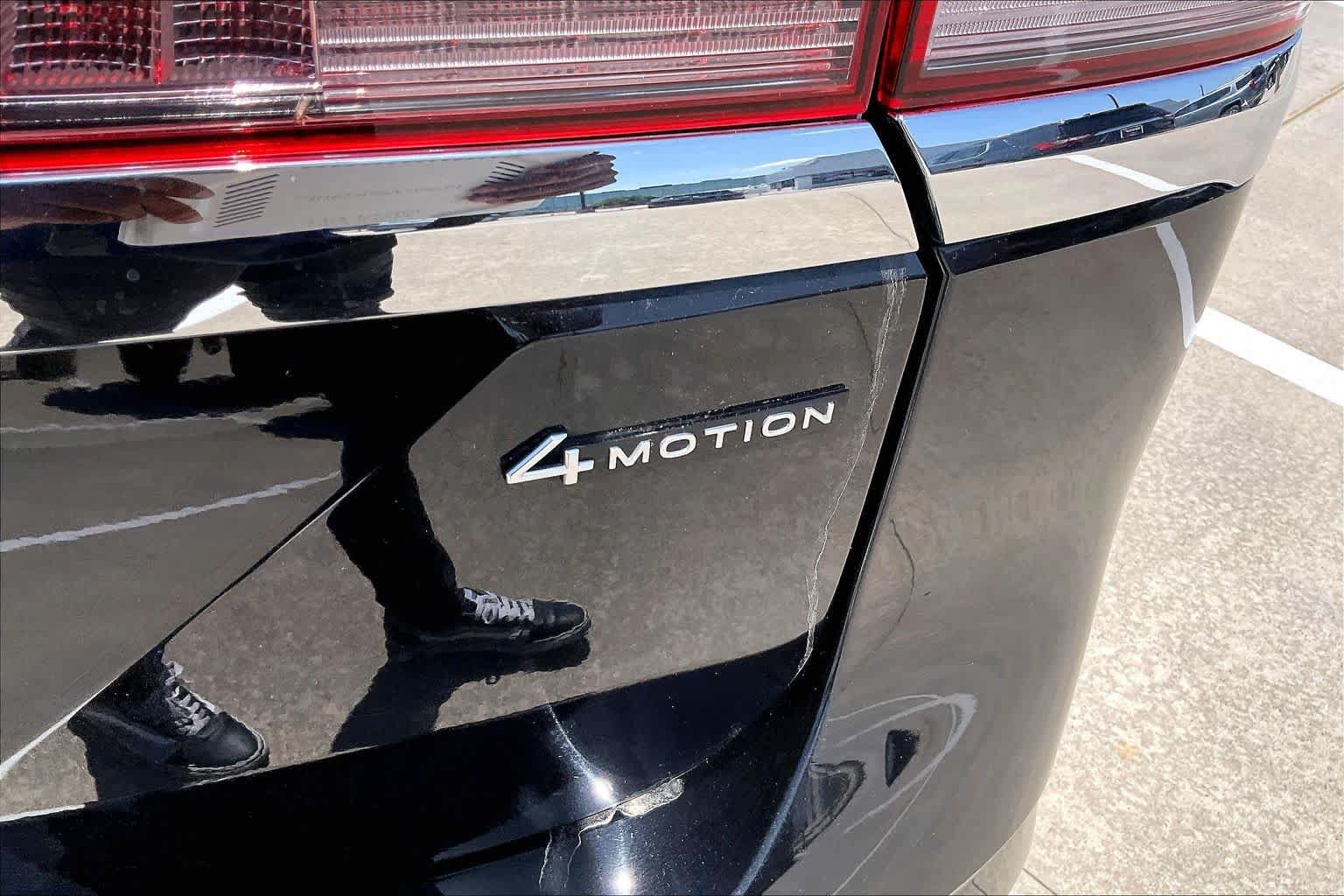 Used 2025 Volkswagen Atlas SE AWD/4WD image 10