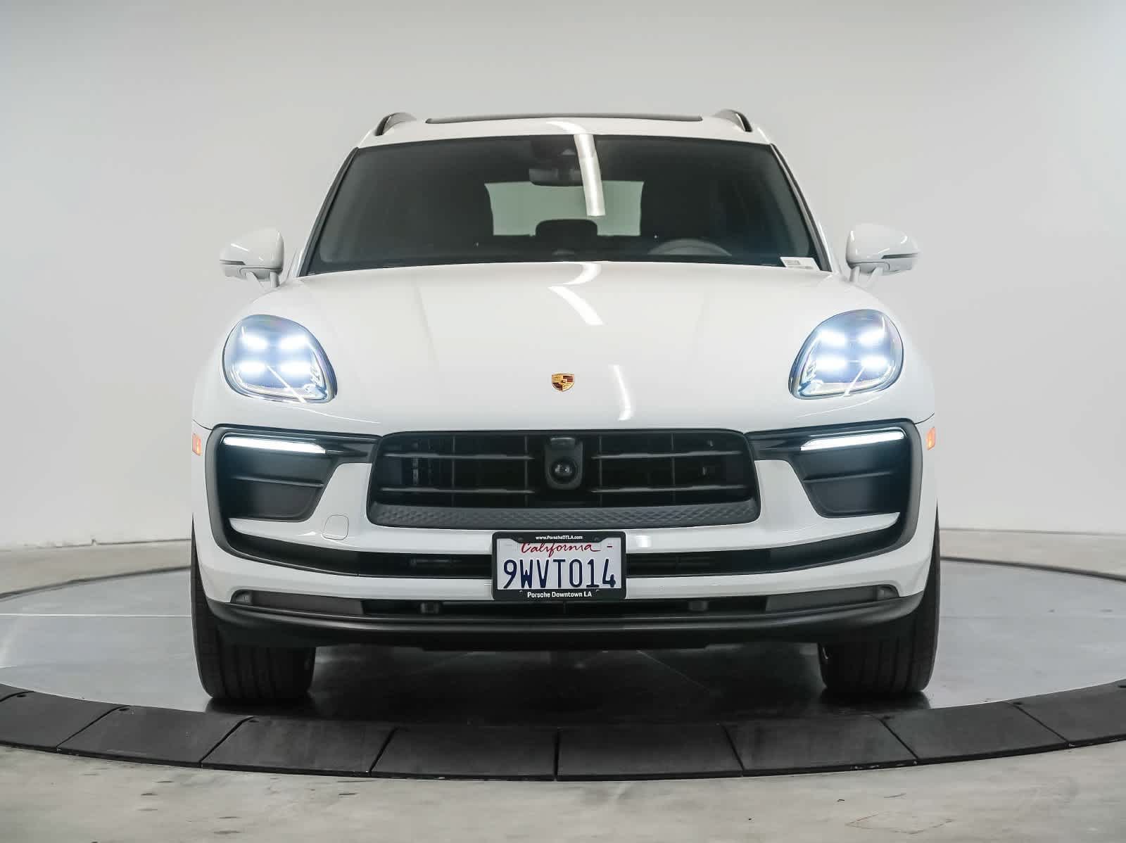 Certified 2026 Porsche Macan AWD/4WD image 4