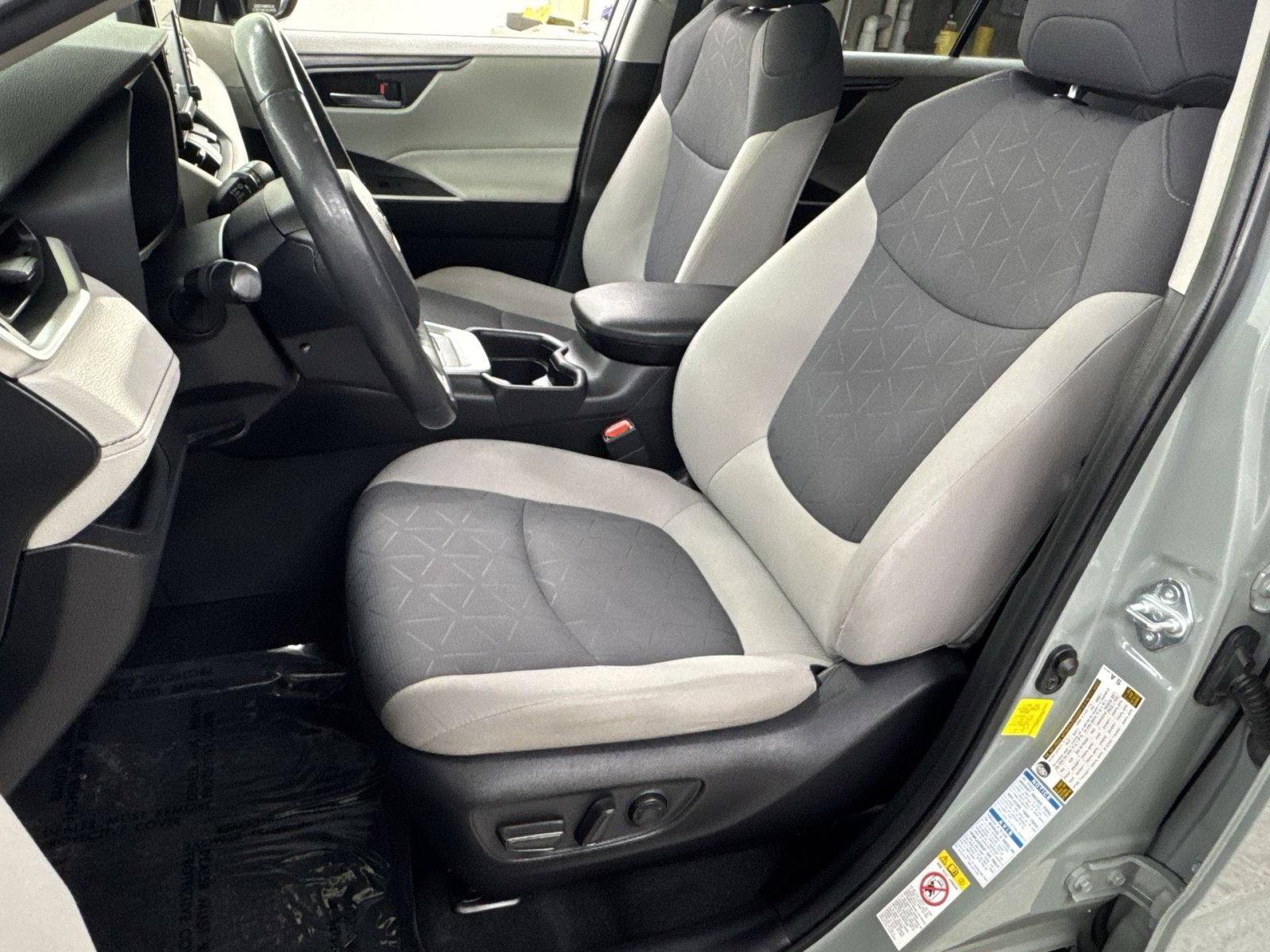 Used 2019 Toyota RAV4 XLE w/ Convenience Package image 4