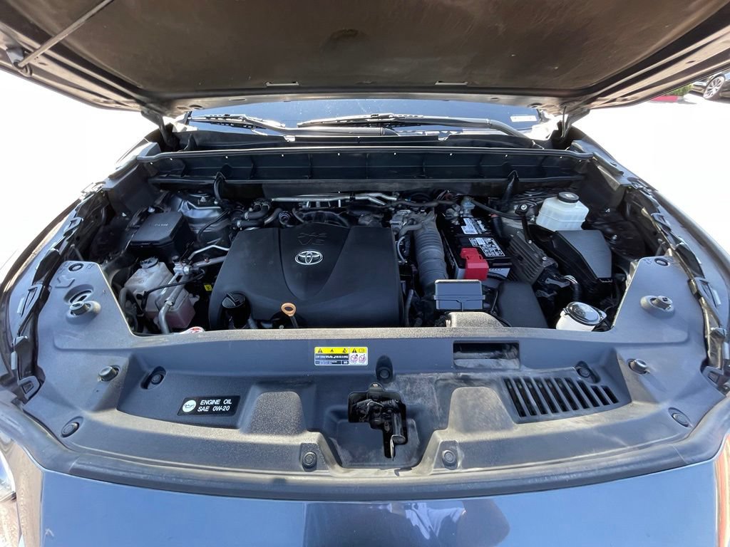 Used 2021 Toyota Highlander XLE FWD image 34