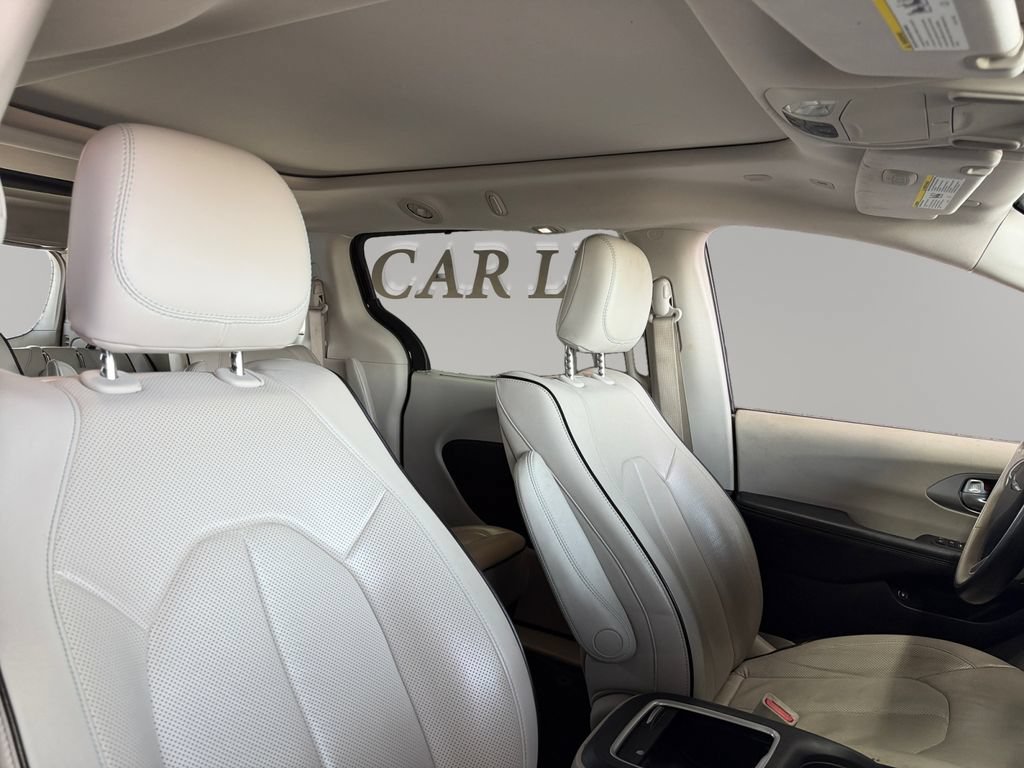 Used 2018 Chrysler Pacifica Limited w/ Advanced Safetytec Group FWD image 14