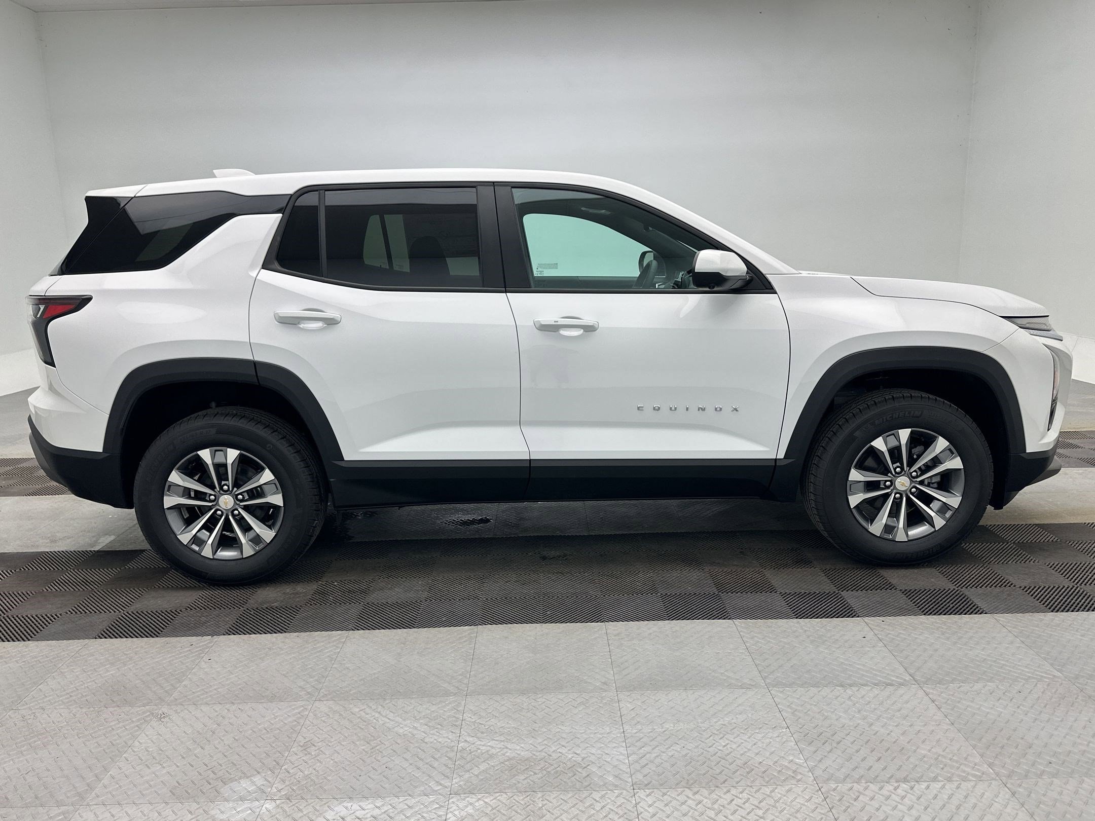 New 2026 Chevrolet Equinox LT image 8