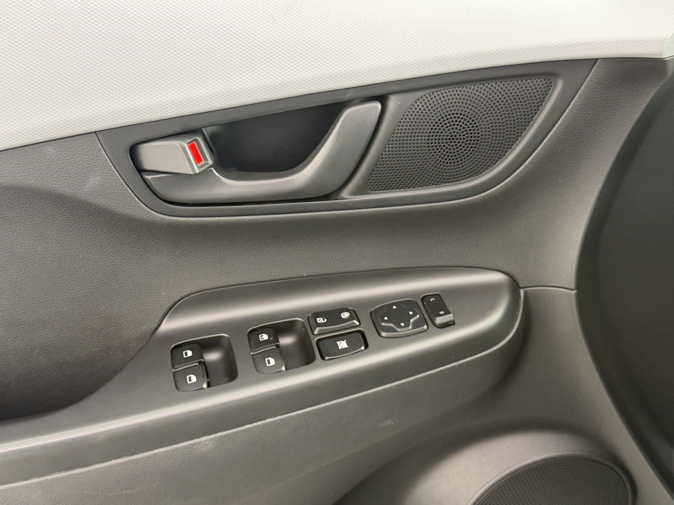 Used 2019 Hyundai Kona SE AWD/4WD image 14