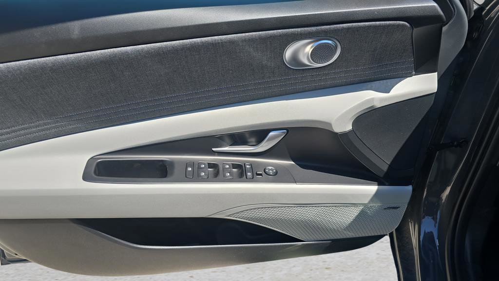New 2026 Hyundai Elantra Limited FWD image 16
