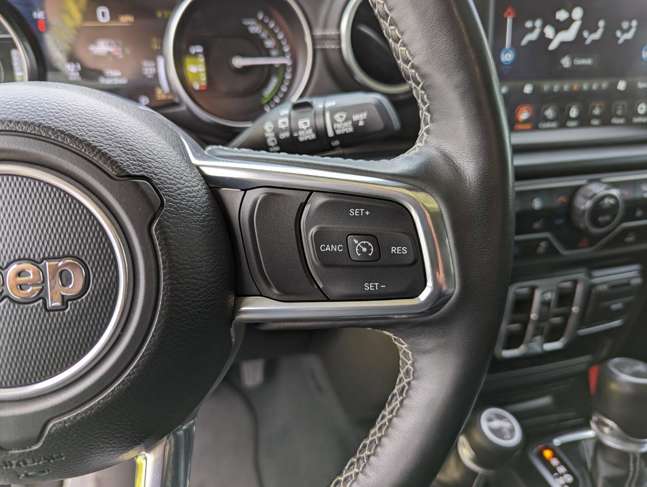 Used 2023 Jeep Wrangler Unlimited Sahara w/ Cold Weather Group AWD/4WD image 17