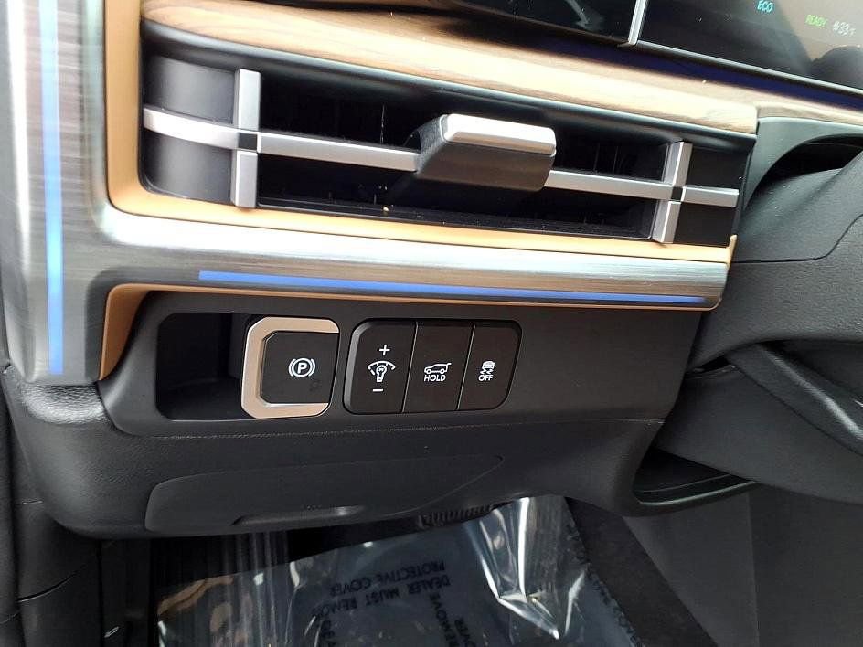 Used 2024 Hyundai Santa Fe Limited image 14