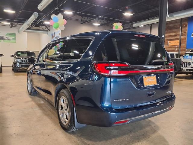Used 2024 Chrysler Pacifica Limited AWD/4WD image 6