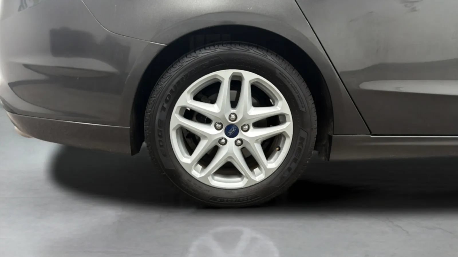Used 2016 Ford Fusion SE FWD image 26