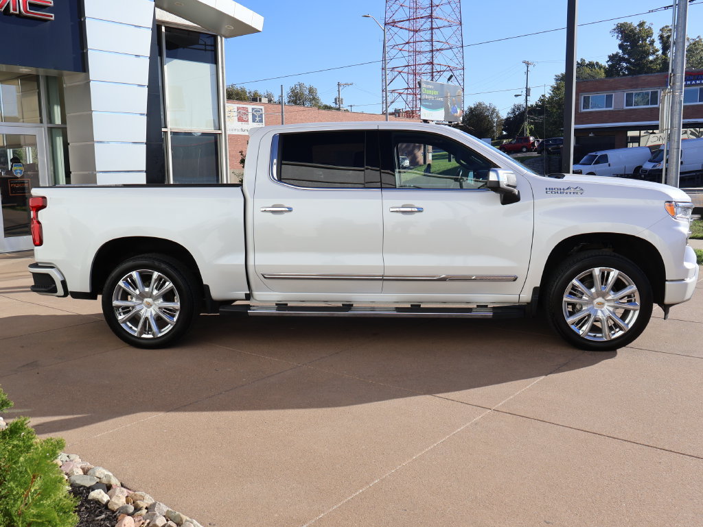 Used 2024 Chevrolet Silverado 1500 High Country w/ High Country Premium Package AWD/4WD image 5