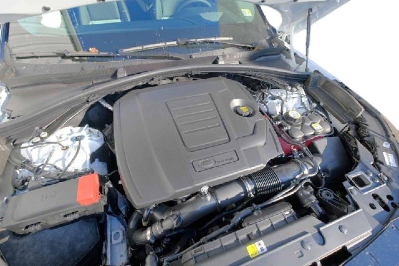 New 2025 Land Rover Range Rover Velar Dynamic SE image 9