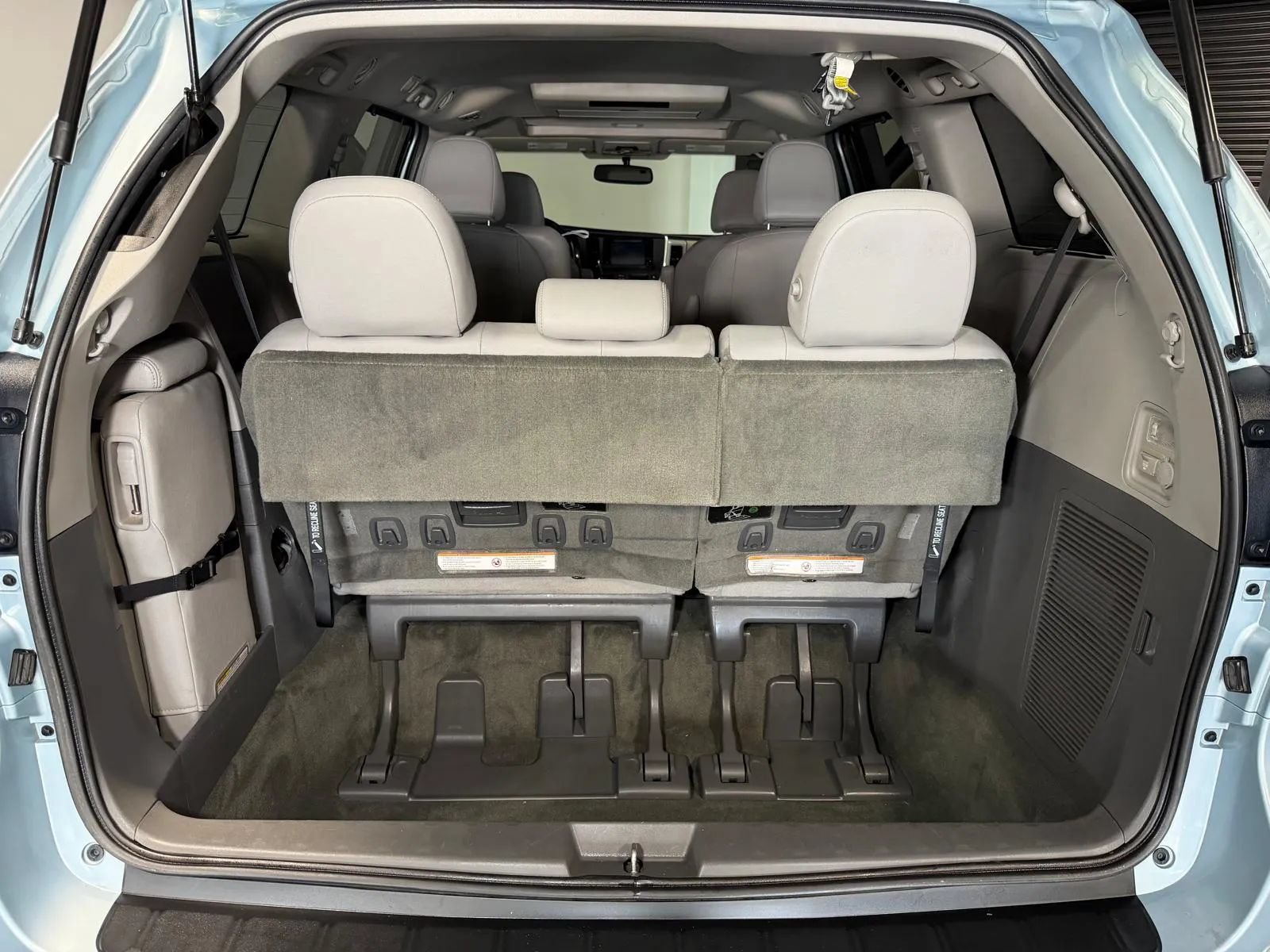 Used 2015 Toyota Sienna XLE Premium FWD image 11