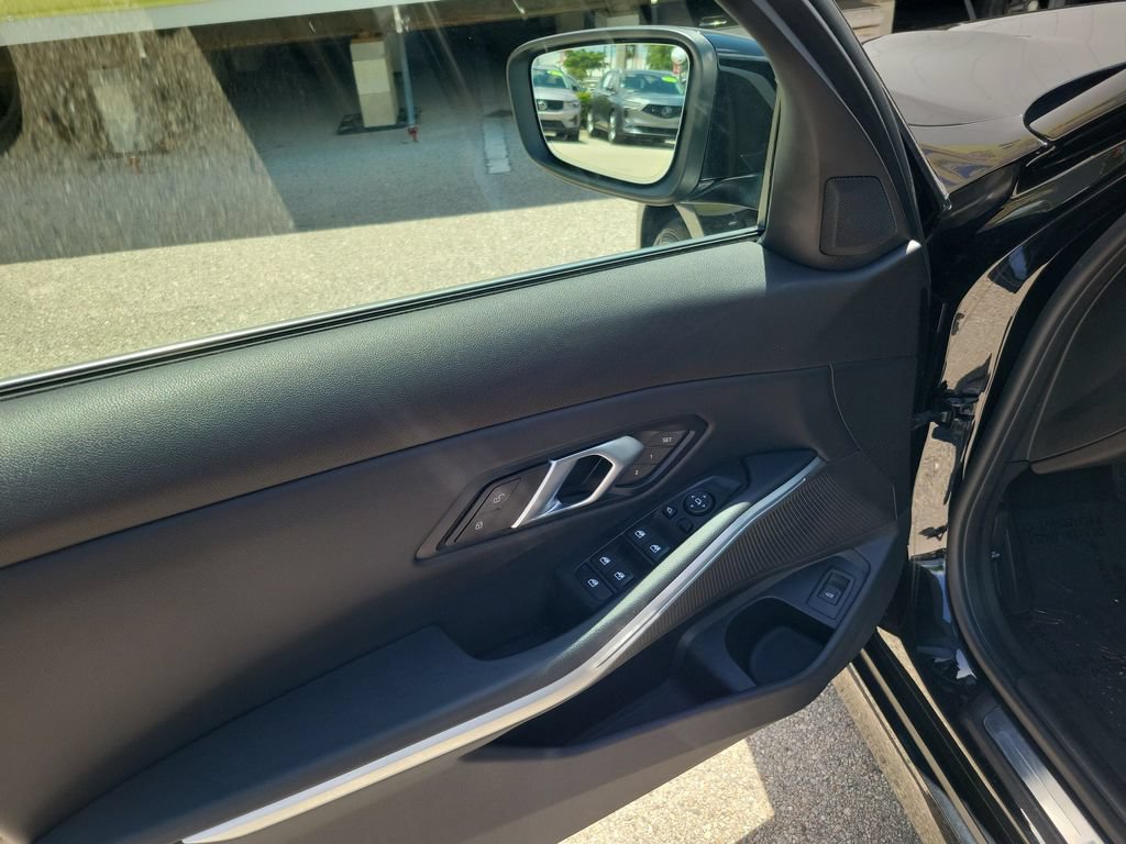 Used 2025 BMW 330i Sedan RWD image 19