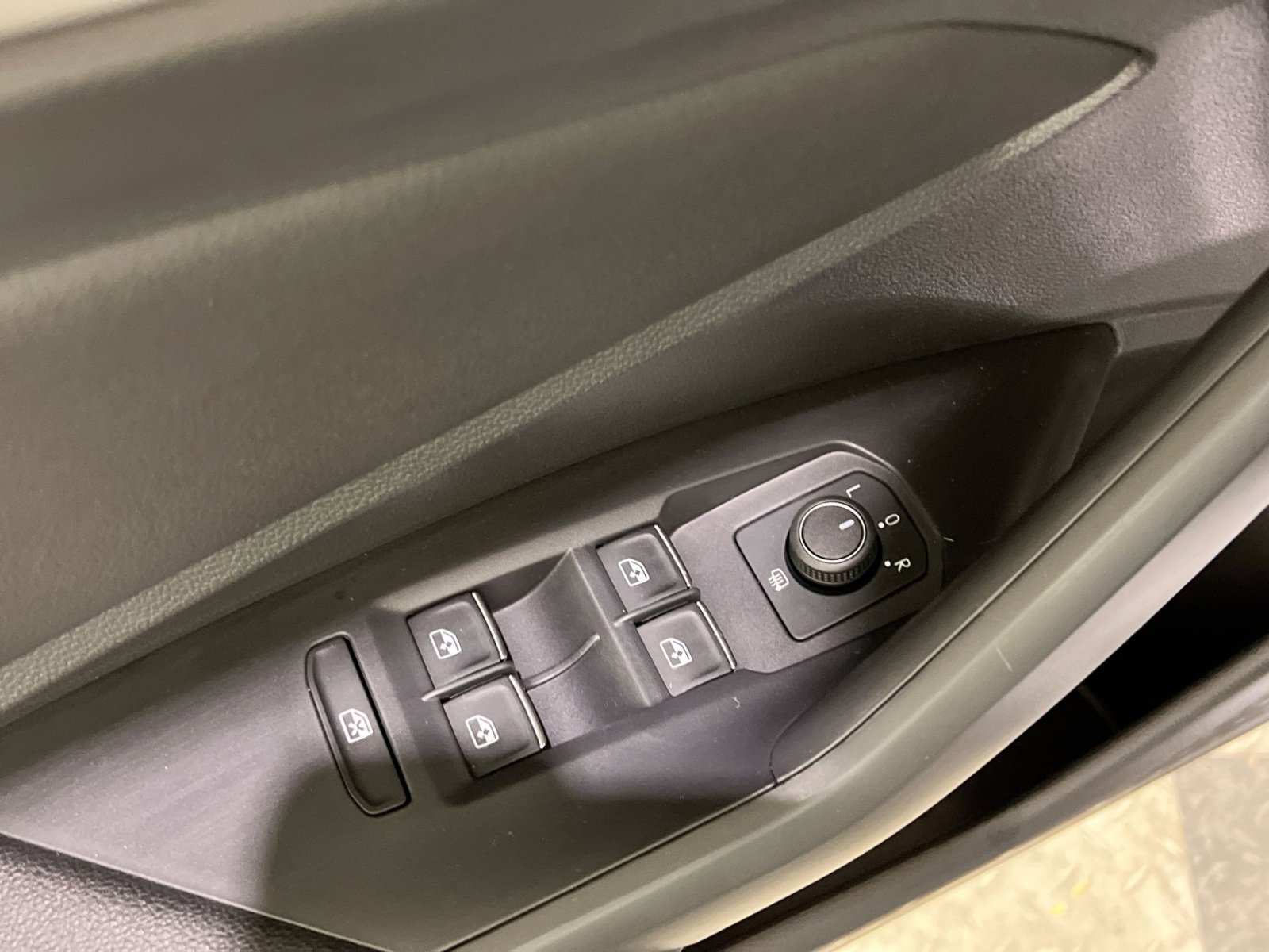 Used 2021 Volkswagen Jetta SE w/ SE Cold Weather Package image 30