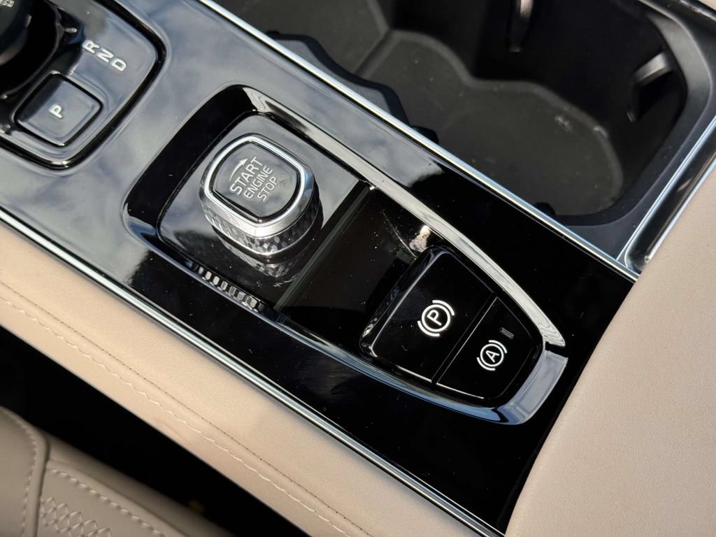 Used 2026 Volvo XC90 B6 Plus w/ Protection Package Premier AWD/4WD image 29