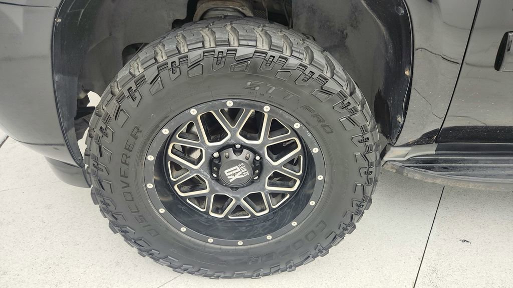 Used 2013 Chevrolet Tahoe LT RWD image 25