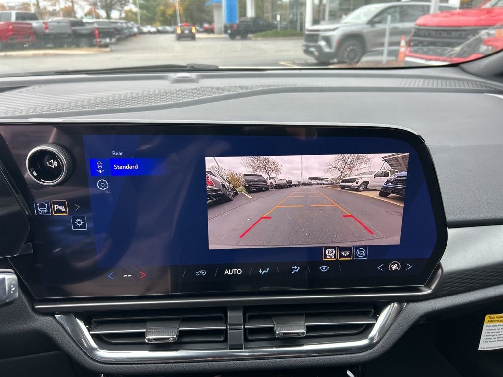 New 2026 Chevrolet Equinox EV LT image 17