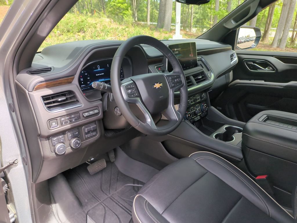 Used 2024 Chevrolet Tahoe Premier w/ Premium Package image 17